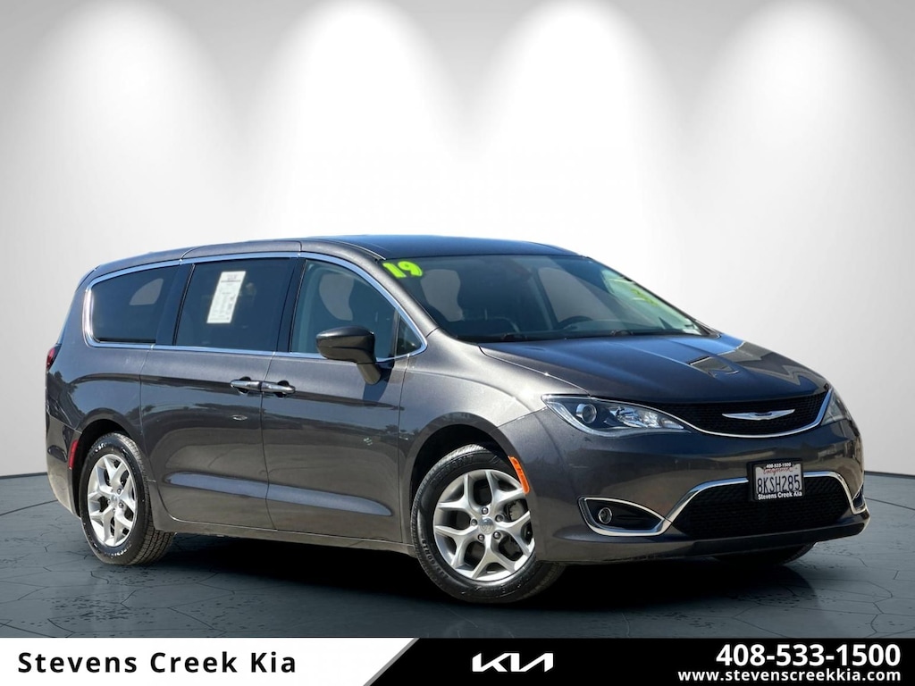 Used 2019 Chrysler Pacifica Touring Plus Minivan/Van