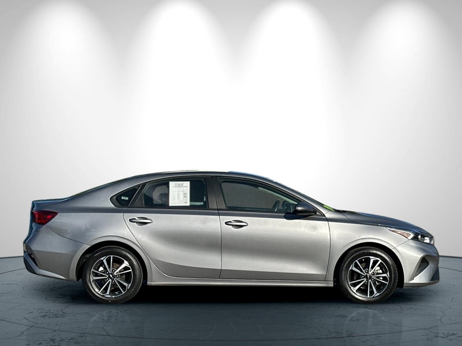 2024 Kia Forte LXS photo 3