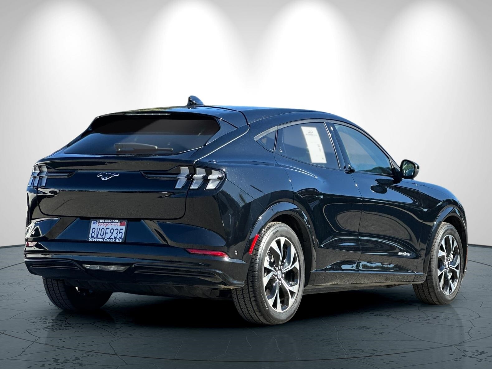 2021 Ford Mustang Mach-E Premium photo 3
