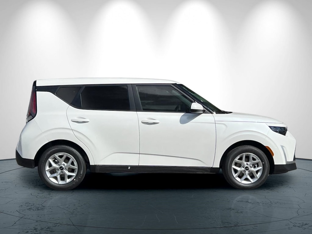 New 2025 Kia Soul LX Hatchback
