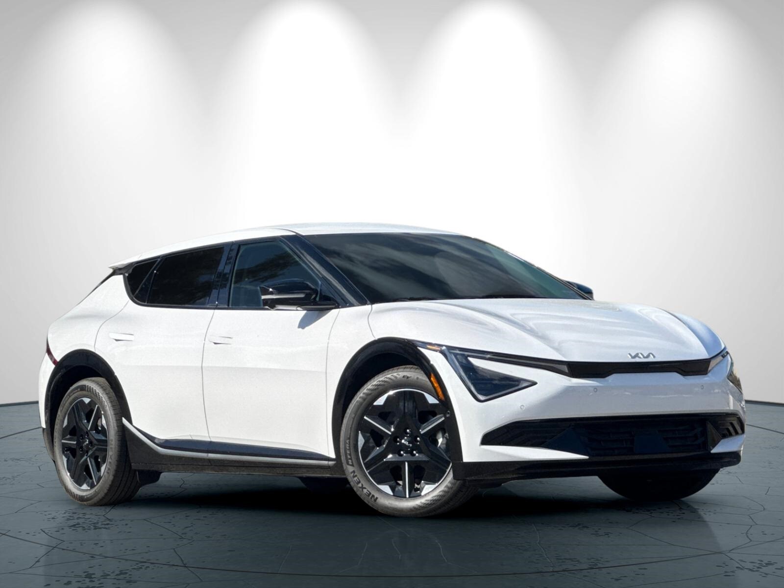 2025 Kia EV6 Wind photo 2