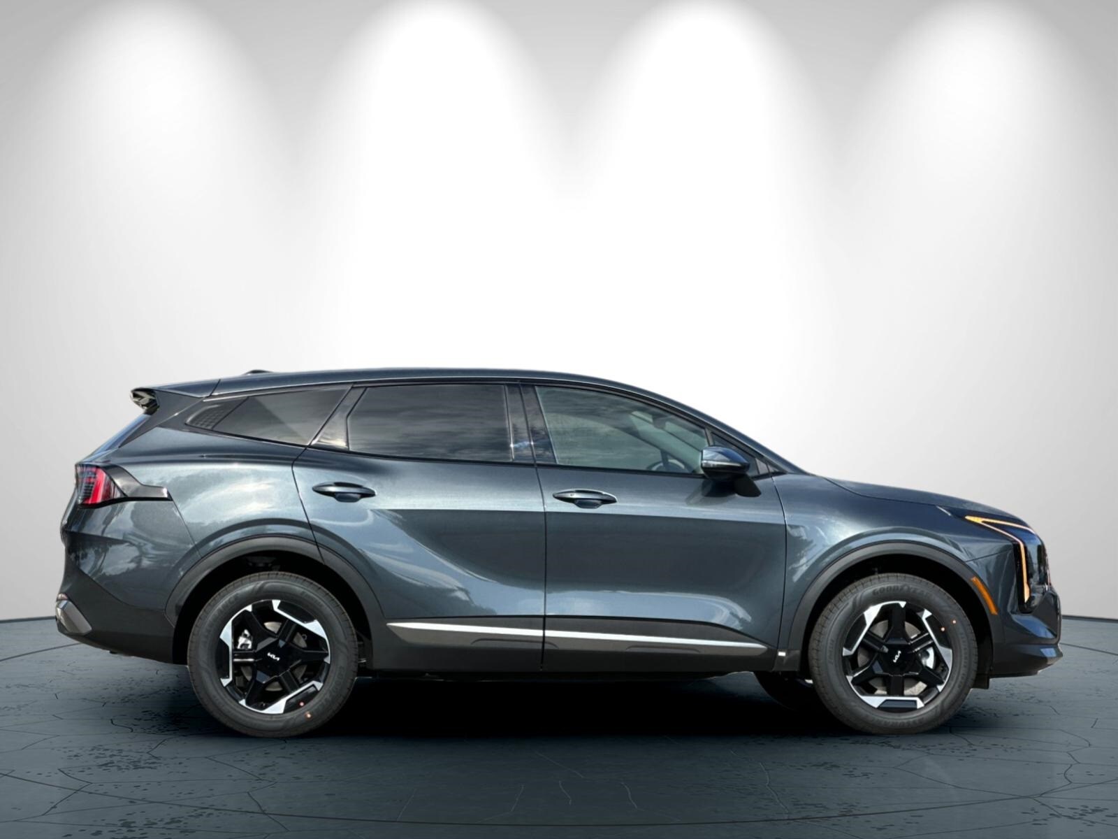 2026 Kia Sportage Hybrid S photo 2