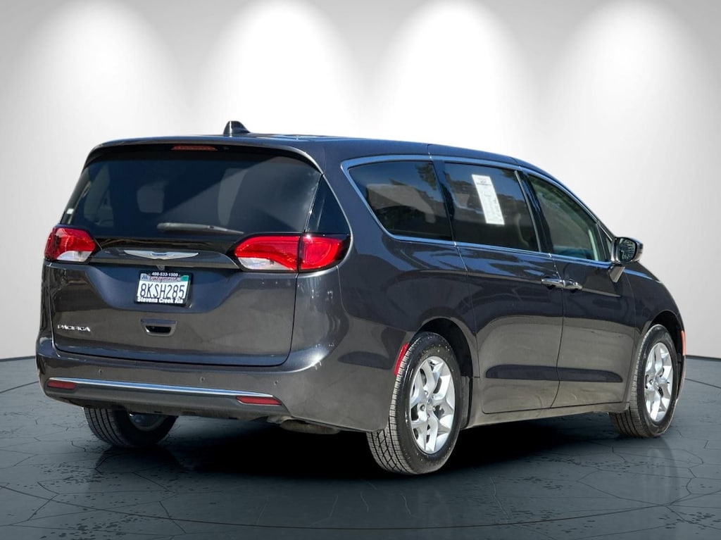 Used 2019 Chrysler Pacifica Touring Plus Minivan/Van