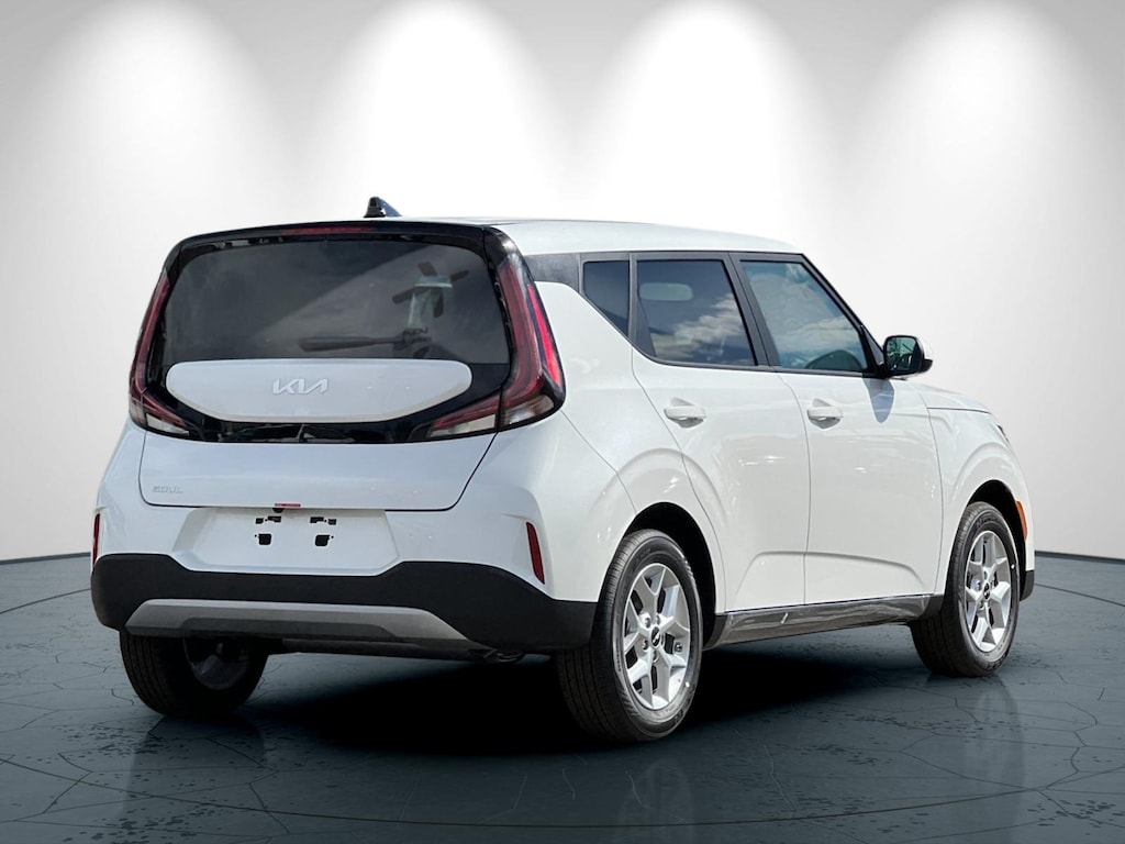 New 2025 Kia Soul LX Hatchback