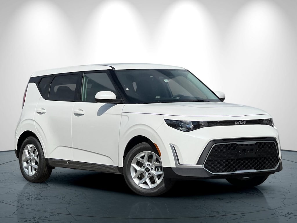 New 2025 Kia Soul LX Hatchback