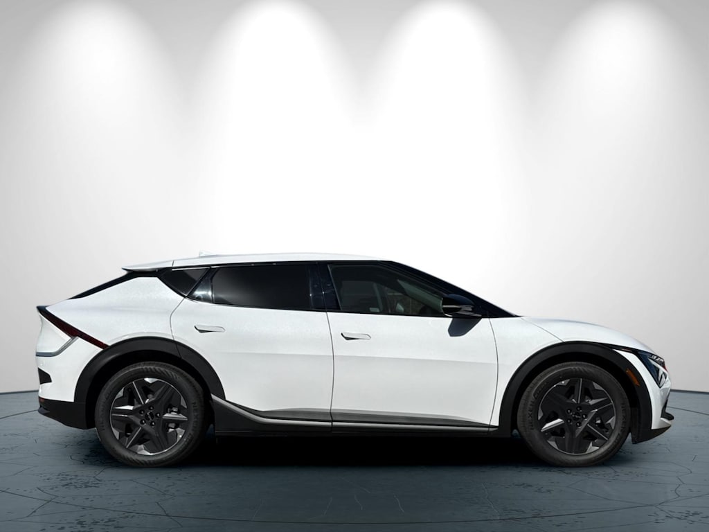 New 2025 Kia EV6 Light SUV