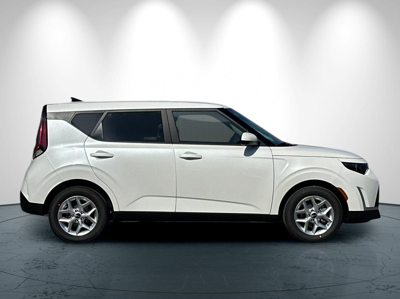 2025 Kia Soul LX photo 3