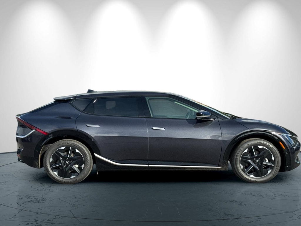 New 2025 Kia EV6 Wind SUV