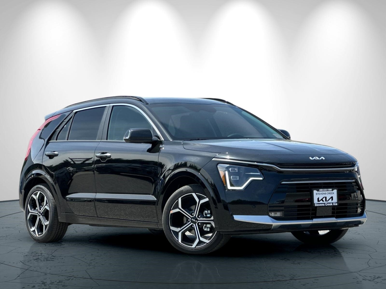 2025 Kia Niro SX Touring photo 2