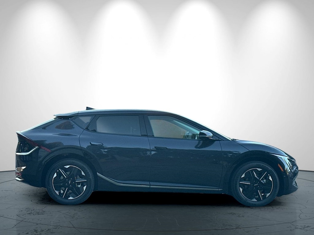 New 2025 Kia EV6 Wind SUV