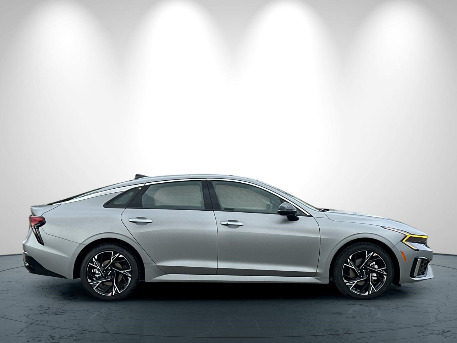 2025 Kia K5 GT-Line photo 3