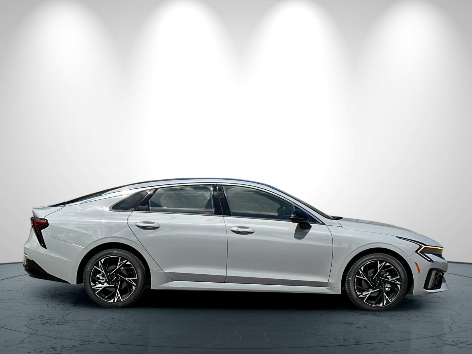 2025 Kia K5 GT-Line photo 3