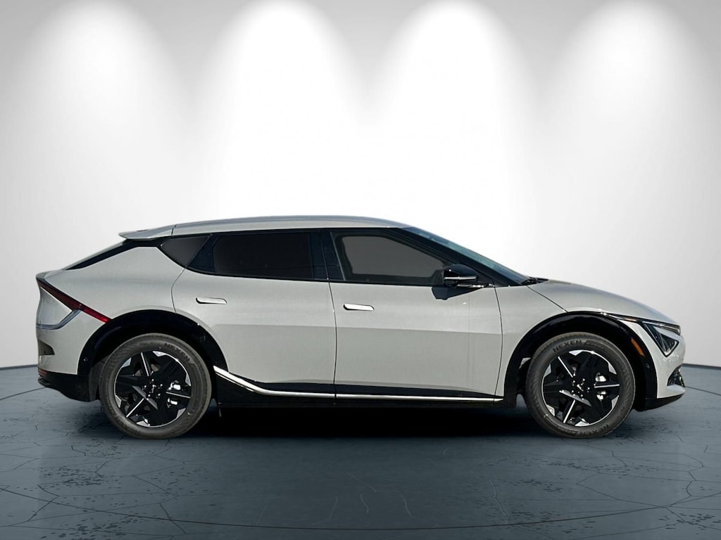 New 2025 Kia EV6 Wind SUV