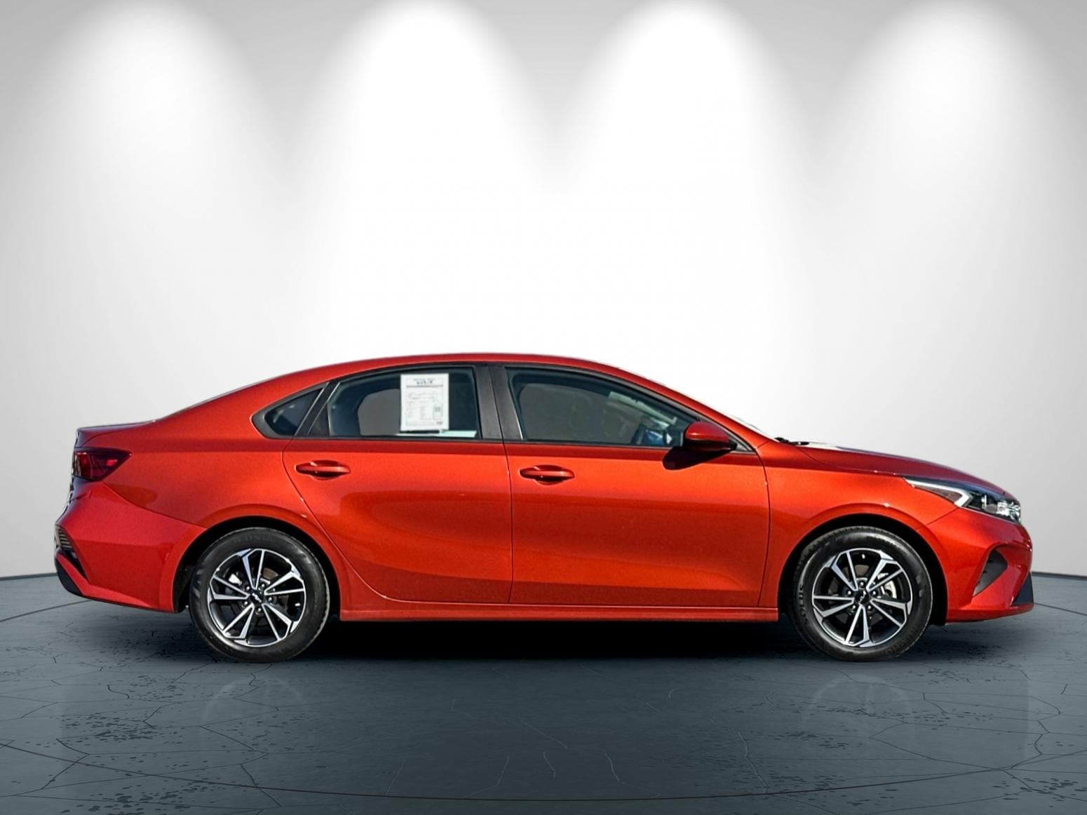 2023 Kia Forte LXS photo 3