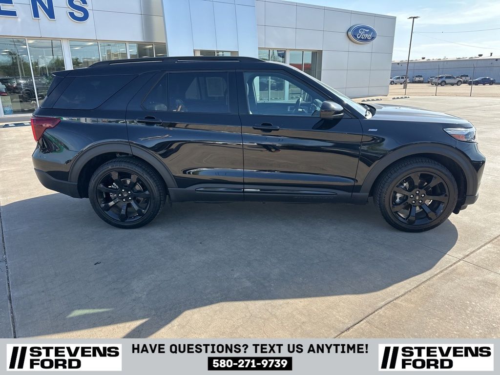 2024 Ford Explorer ST-Line photo 3