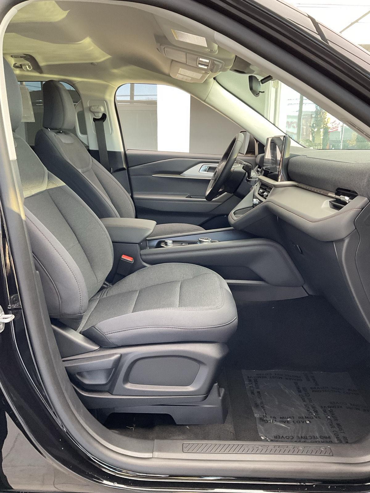 2026 Ford Explorer Active - Photo 8