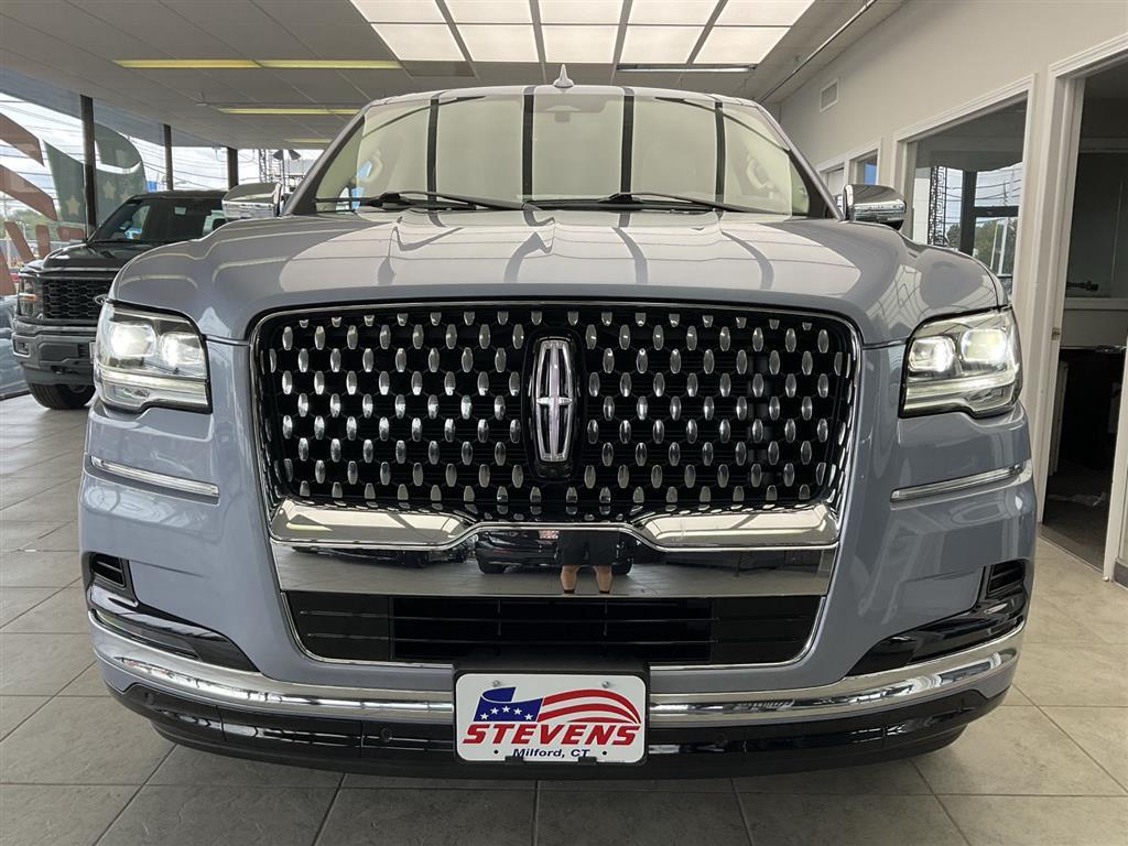 2022 Lincoln Navigator Black Label photo 2