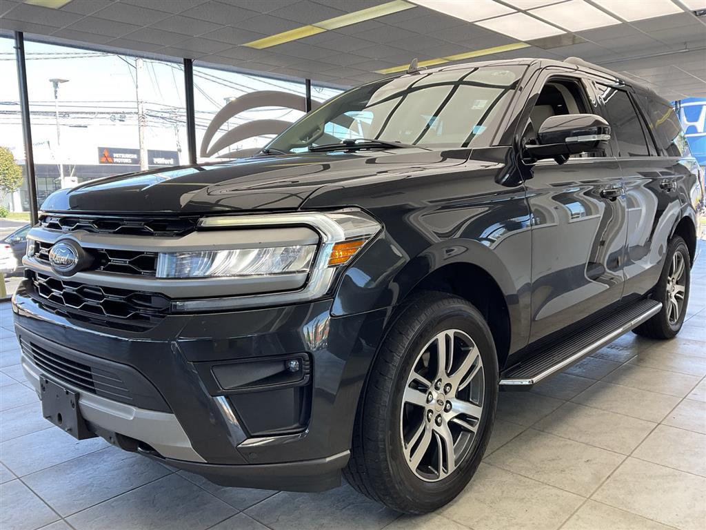 2022 Ford Expedition XLT photo 3
