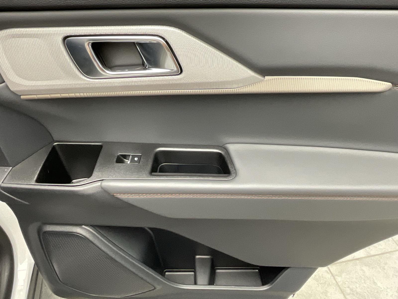 2026 Ford Explorer Active - Photo 14