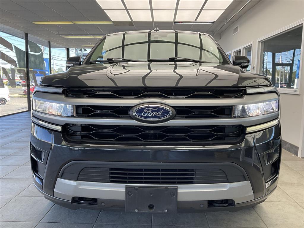 2022 Ford Expedition XLT photo 2