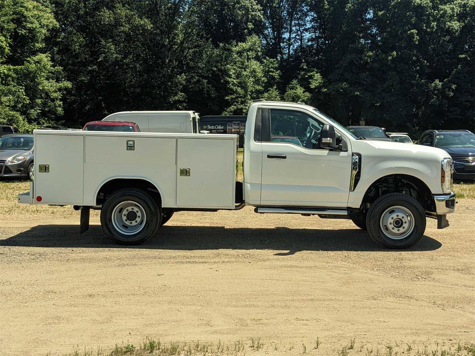2024 Ford F-350 XL photo 2