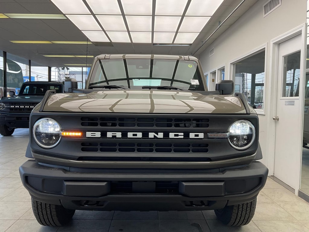 New 2025 Ford Bronco Base SUV