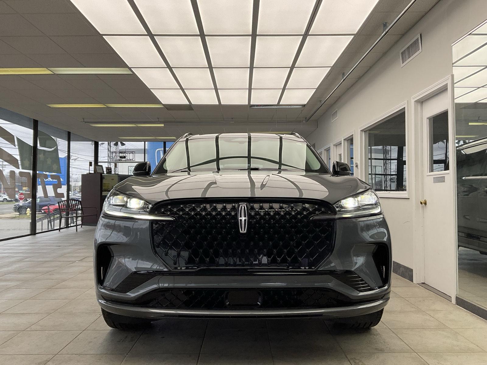 2025 Lincoln Aviator Reserve photo 3