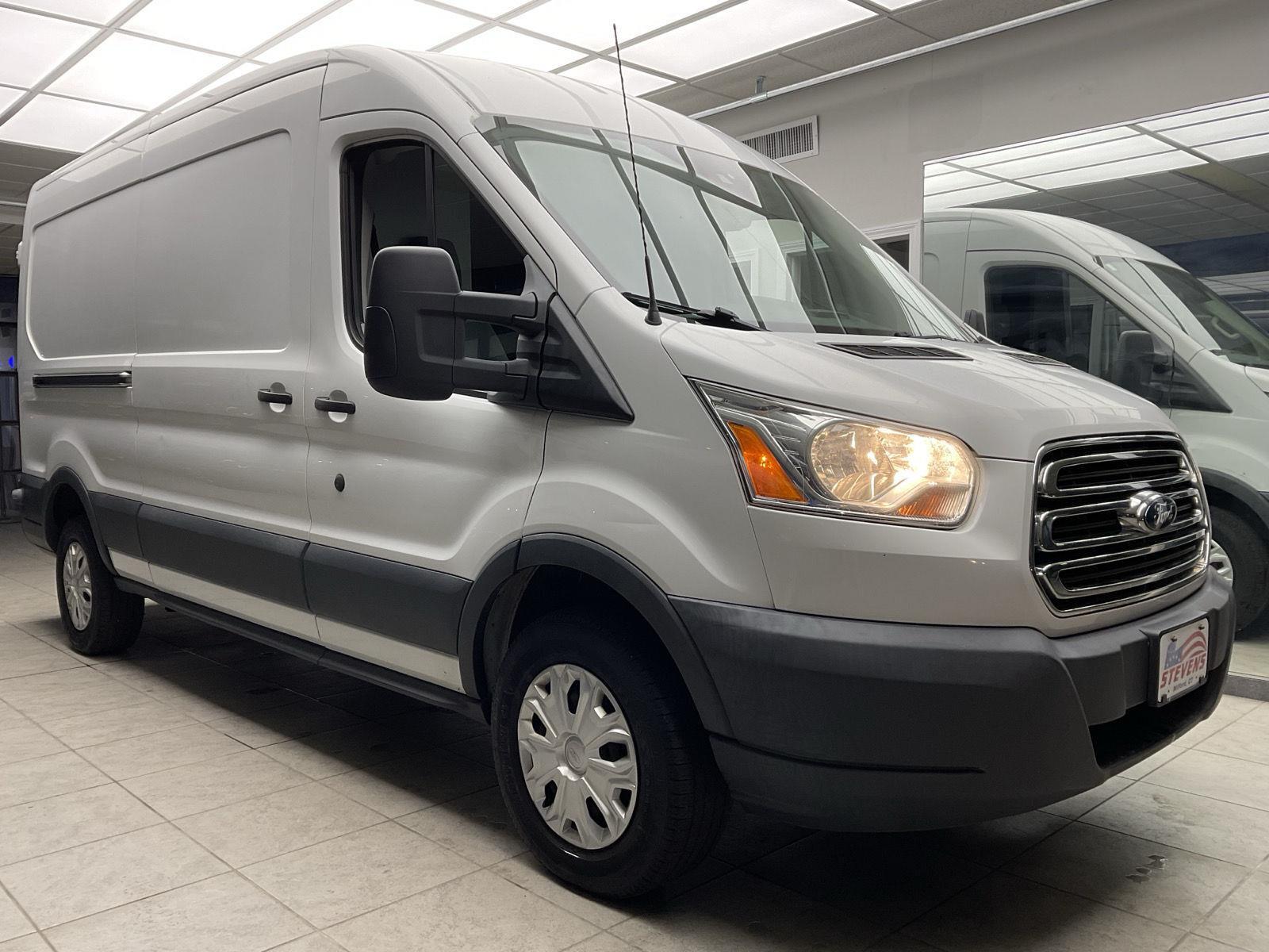 2015 Ford Transit Base's photo