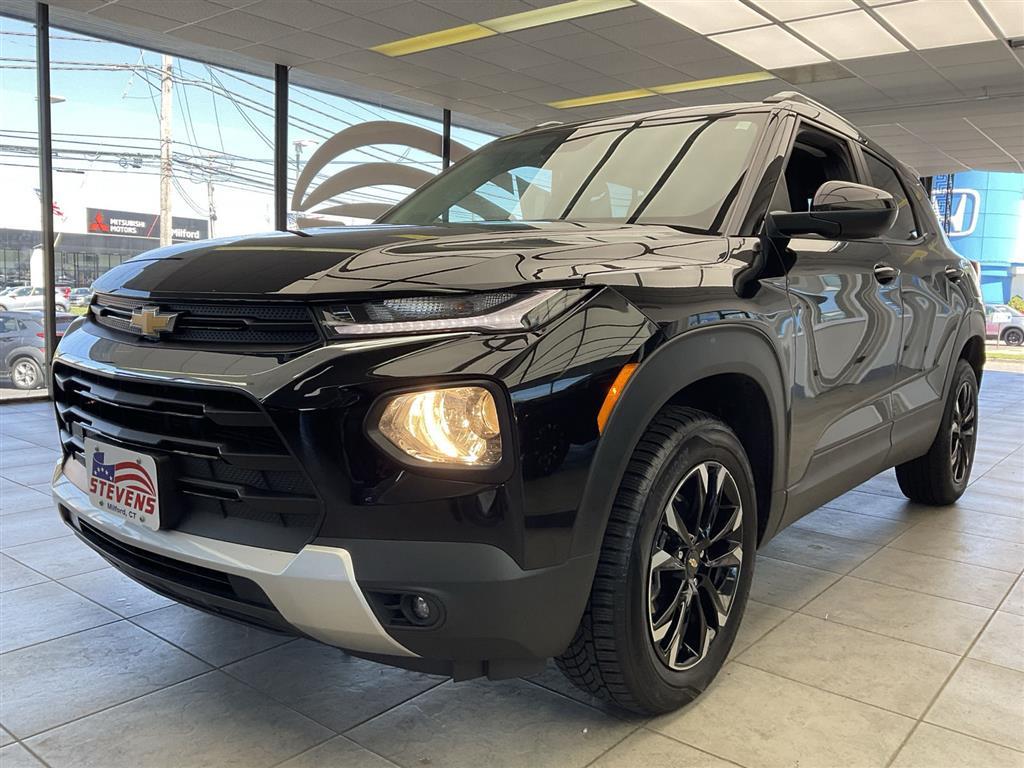 2022 Chevrolet Trailblazer LT photo 2