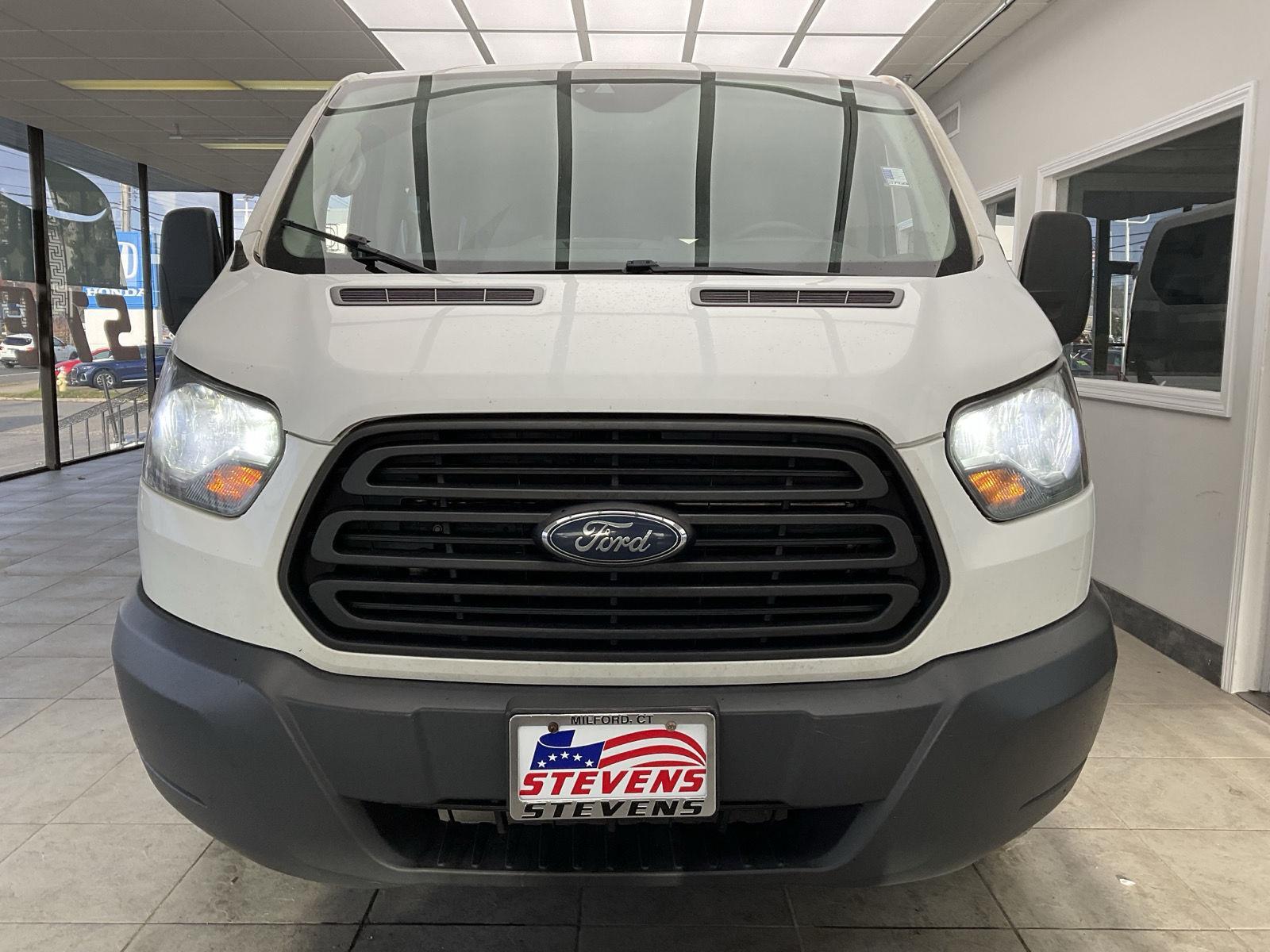 2019 Ford Transit Passenger XL photo 2