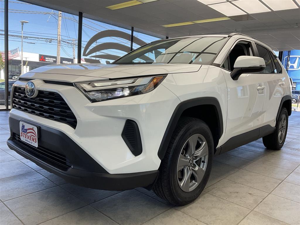 2022 Toyota RAV4 Hybrid XLE photo 3