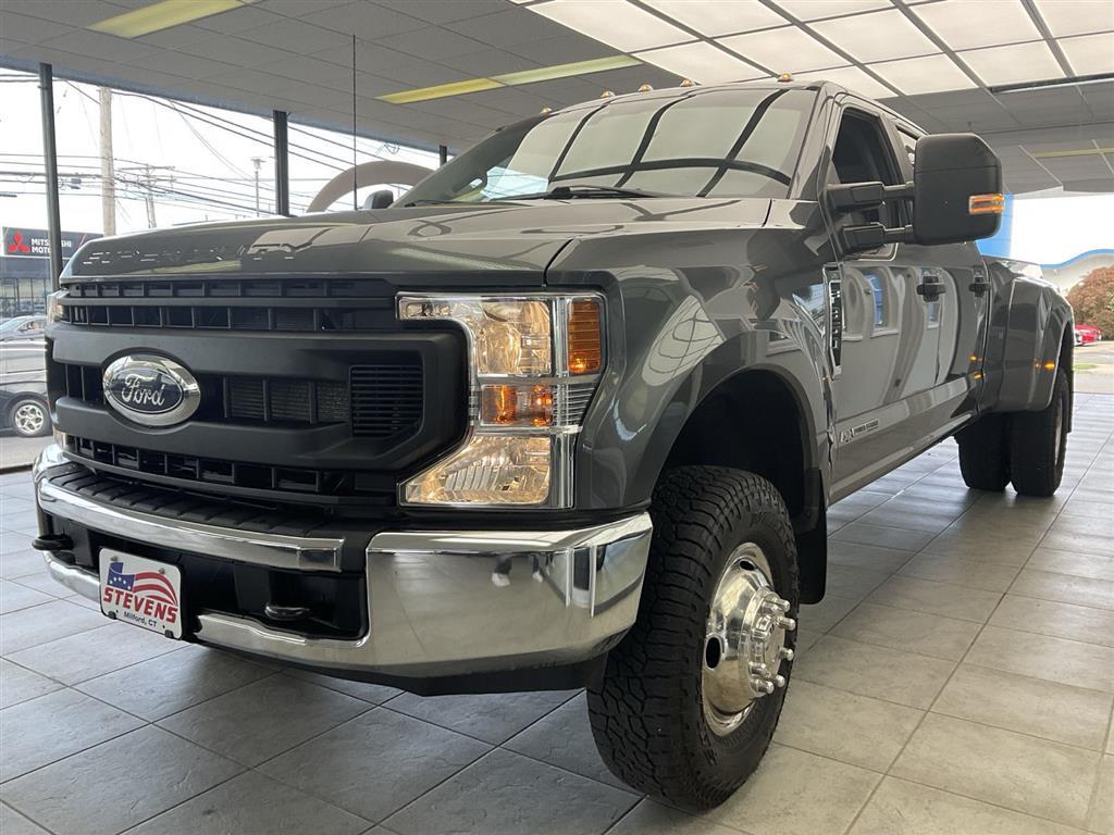 2022 Ford F-350 Limited photo 3