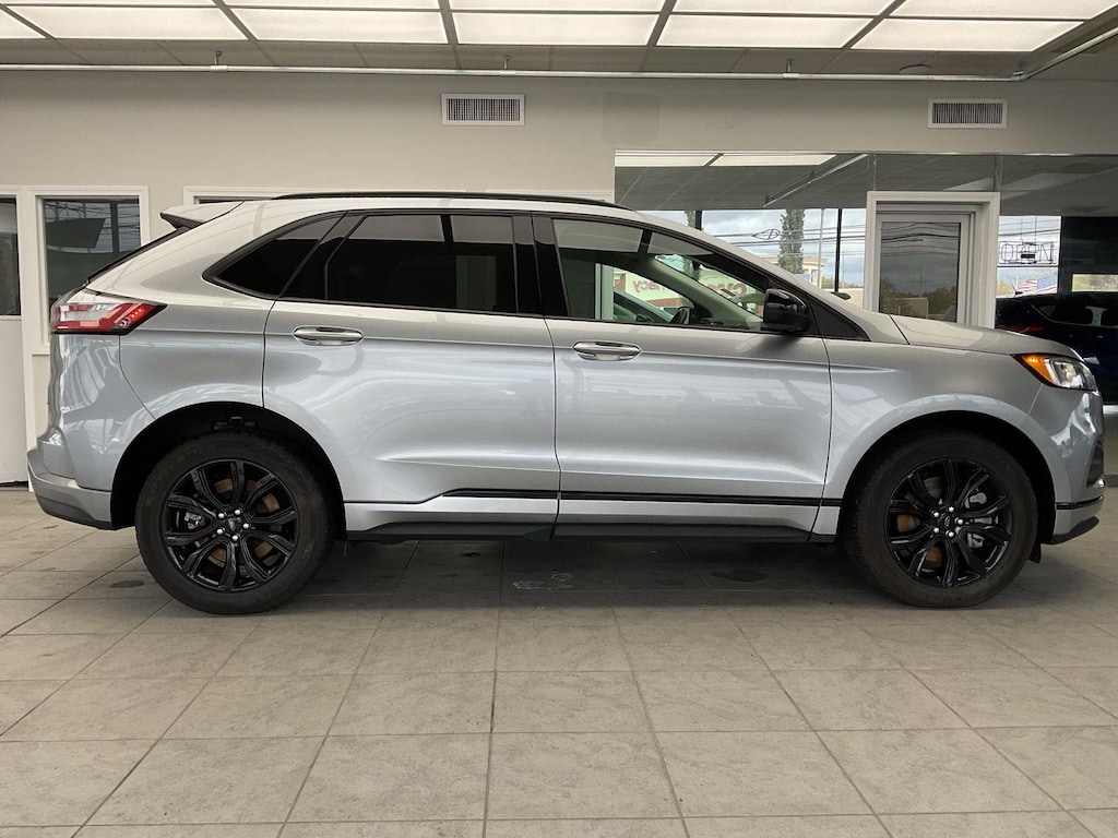 Used 2022 Ford Edge SE SUV