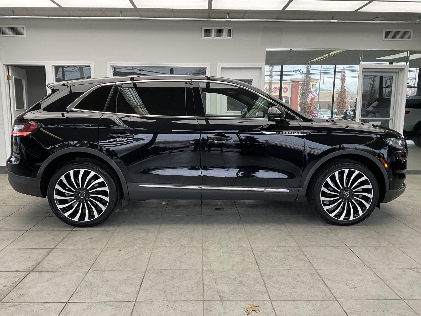2022 Lincoln Nautilus Black Label photo 4