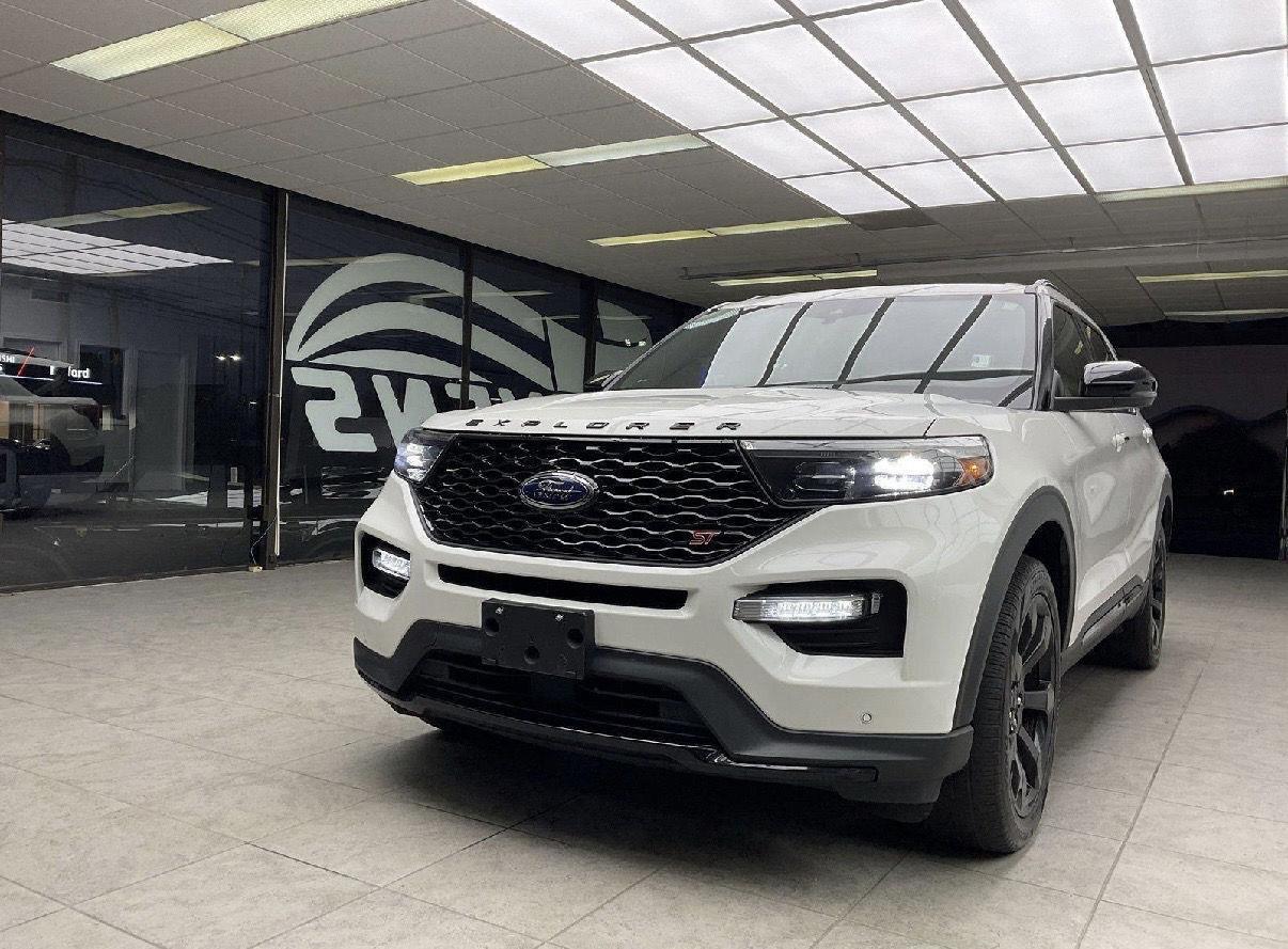 2022 Ford Explorer ST-Line photo 2