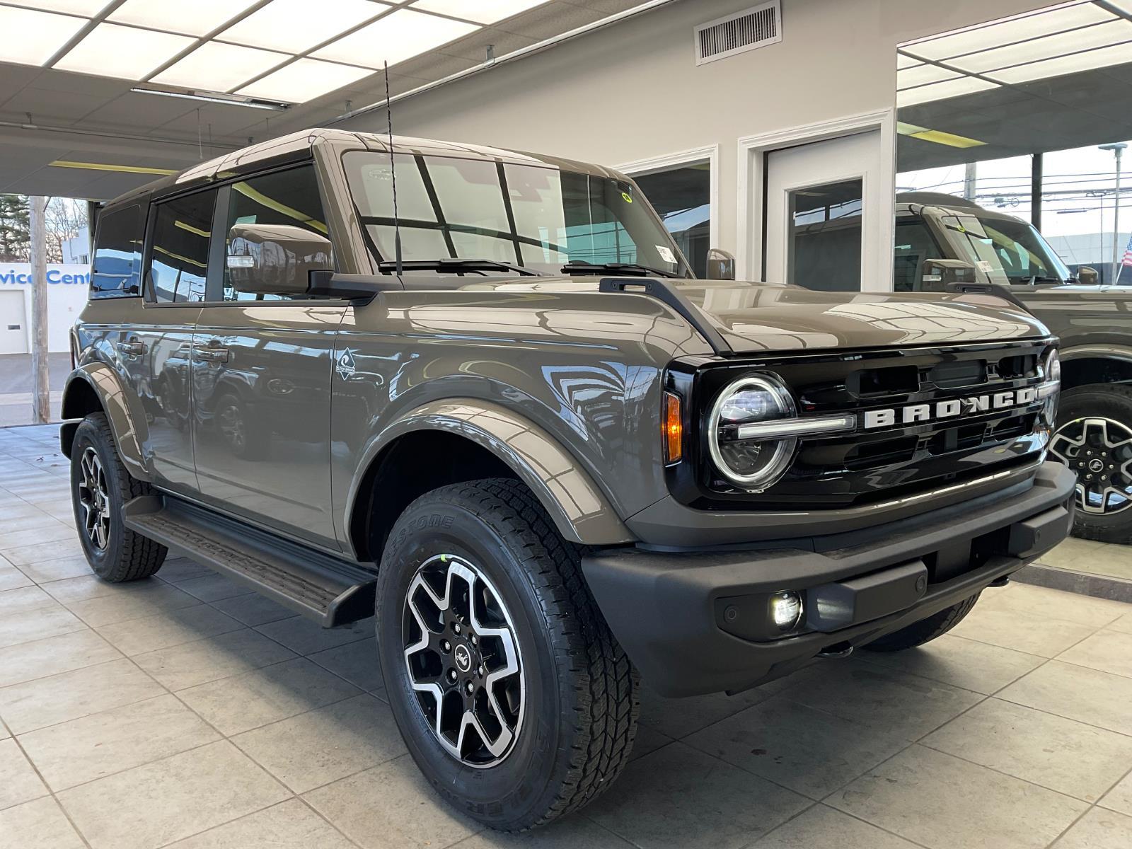 2025 Ford Bronco 4-Door Outer Banks's photo