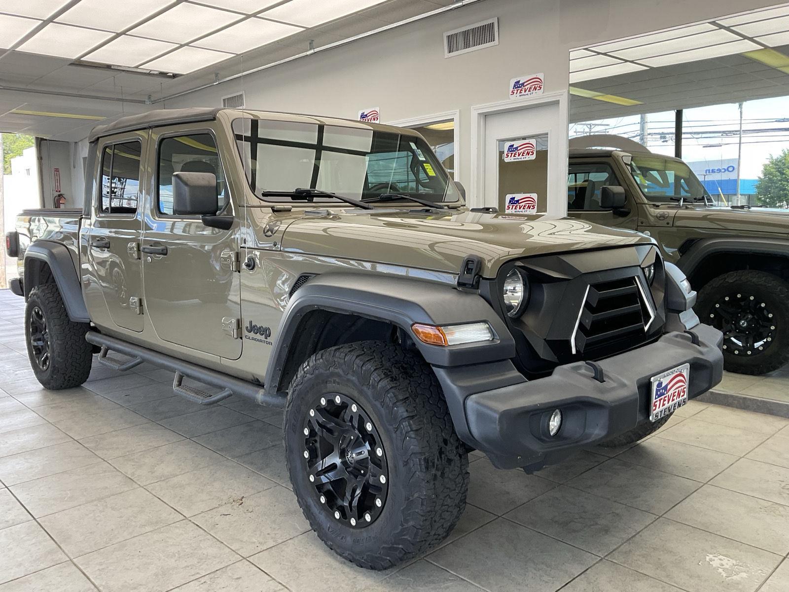 2020 Jeep Gladiator Sport's photo