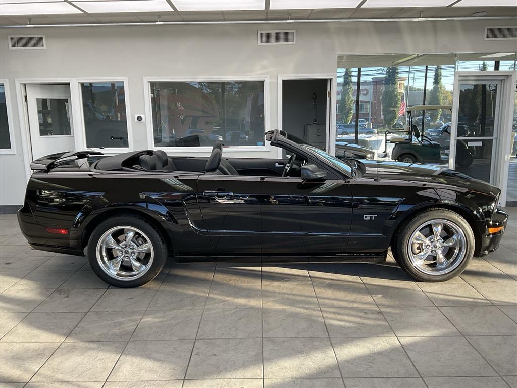 2006 Ford Mustang GT Deluxe Convertible photo 4