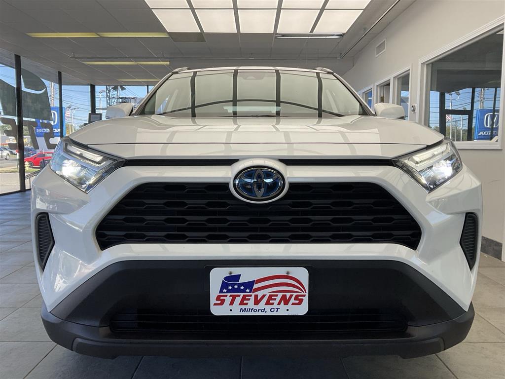 2022 Toyota RAV4 Hybrid XLE photo 2