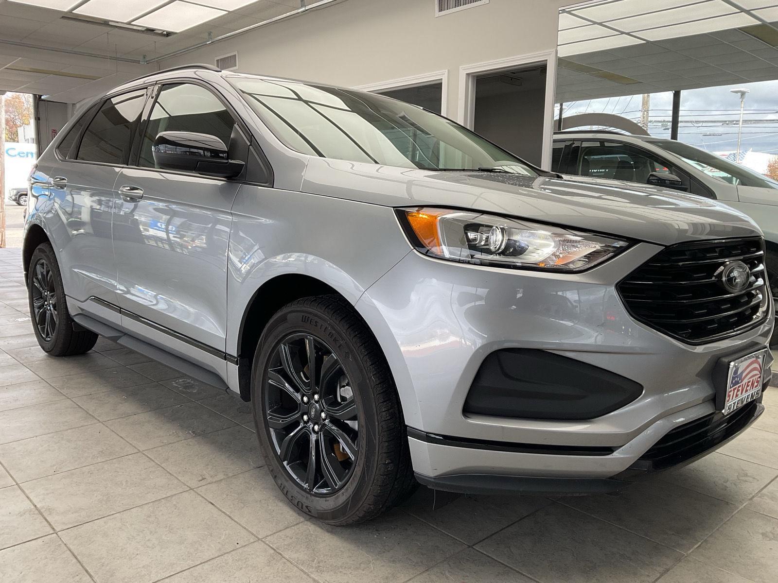 2022 Ford Edge SE's photo