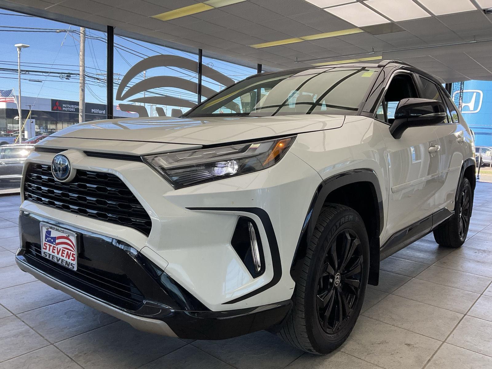2022 Toyota RAV4 Hybrid XSE photo 2