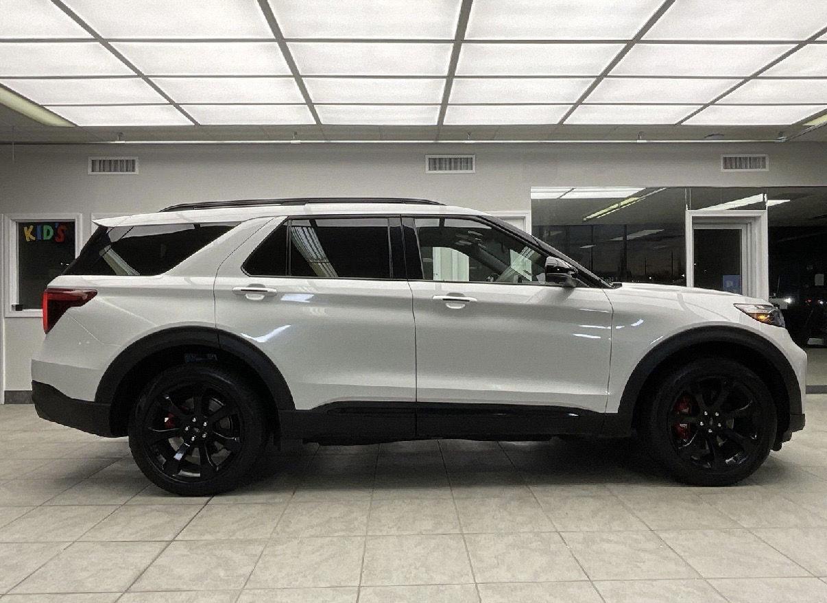 2022 Ford Explorer ST-Line photo 4