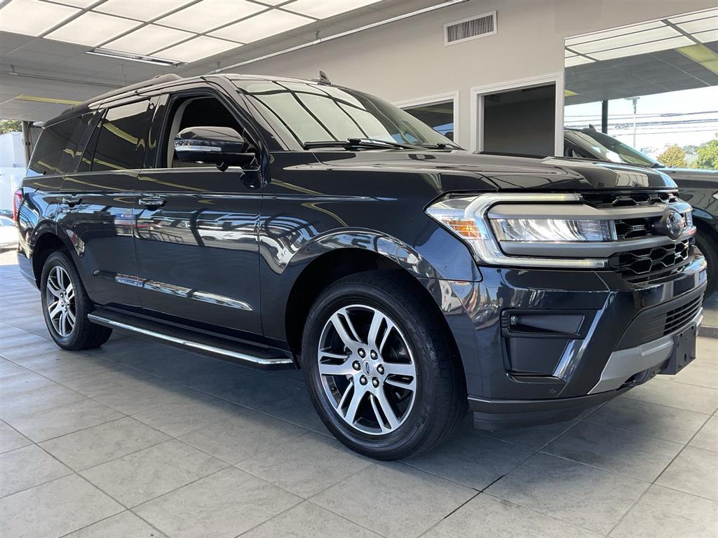 2022 Ford Expedition XLT's photo