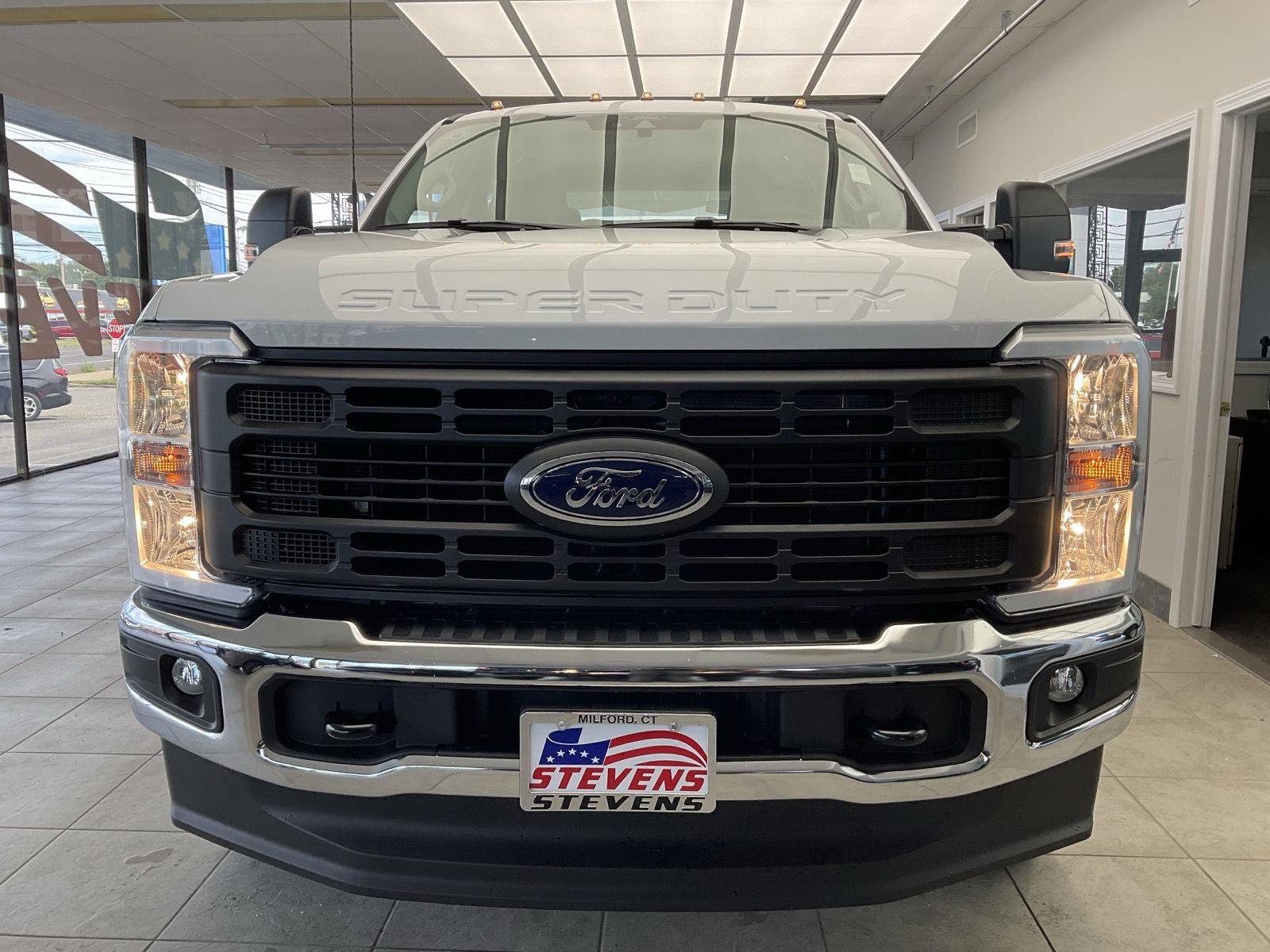 2026 Ford F-350 XL photo 2