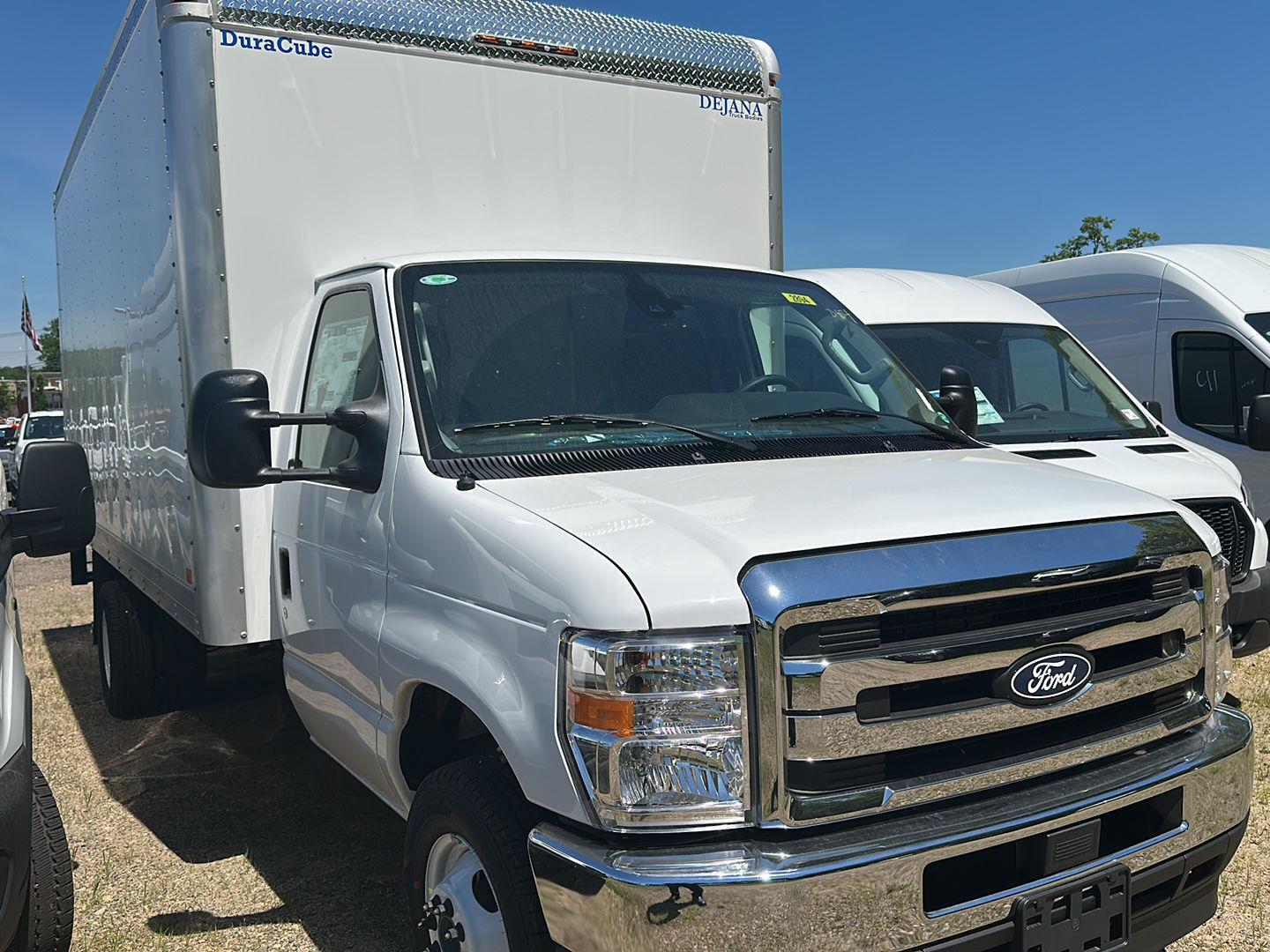 2027 Ford E-Series DRW E-450 Super Duty 176 in WB's photo