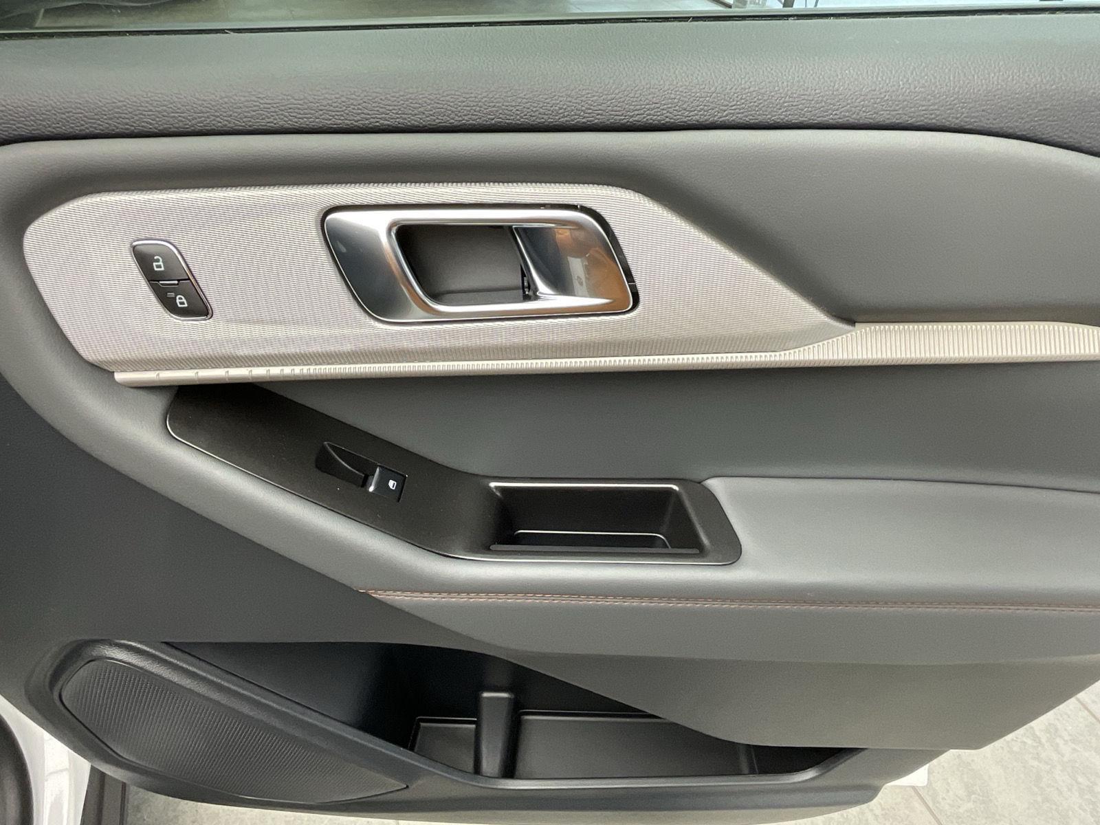 2026 Ford Explorer Active - Photo 9