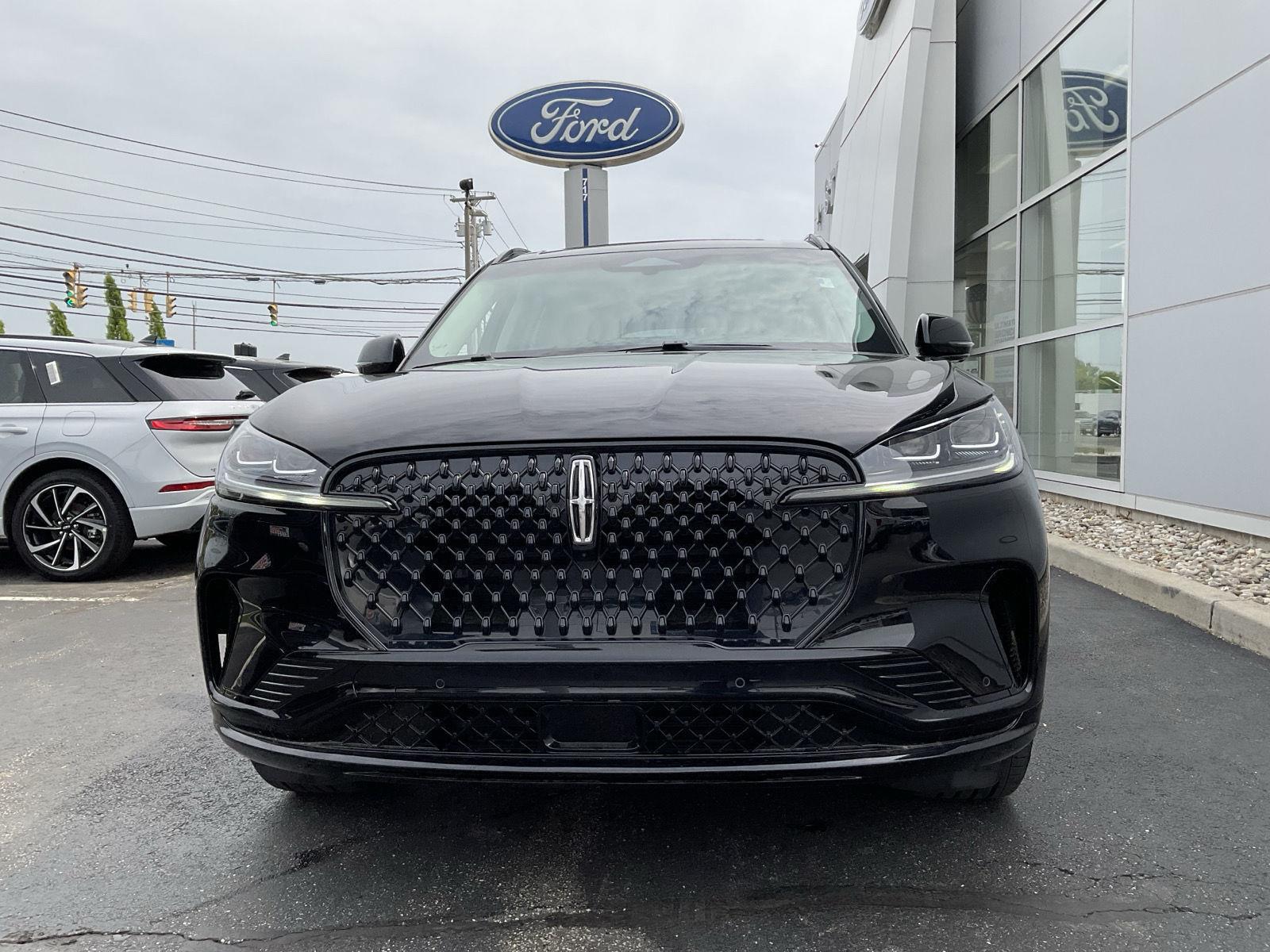2025 Lincoln Aviator Reserve photo 3