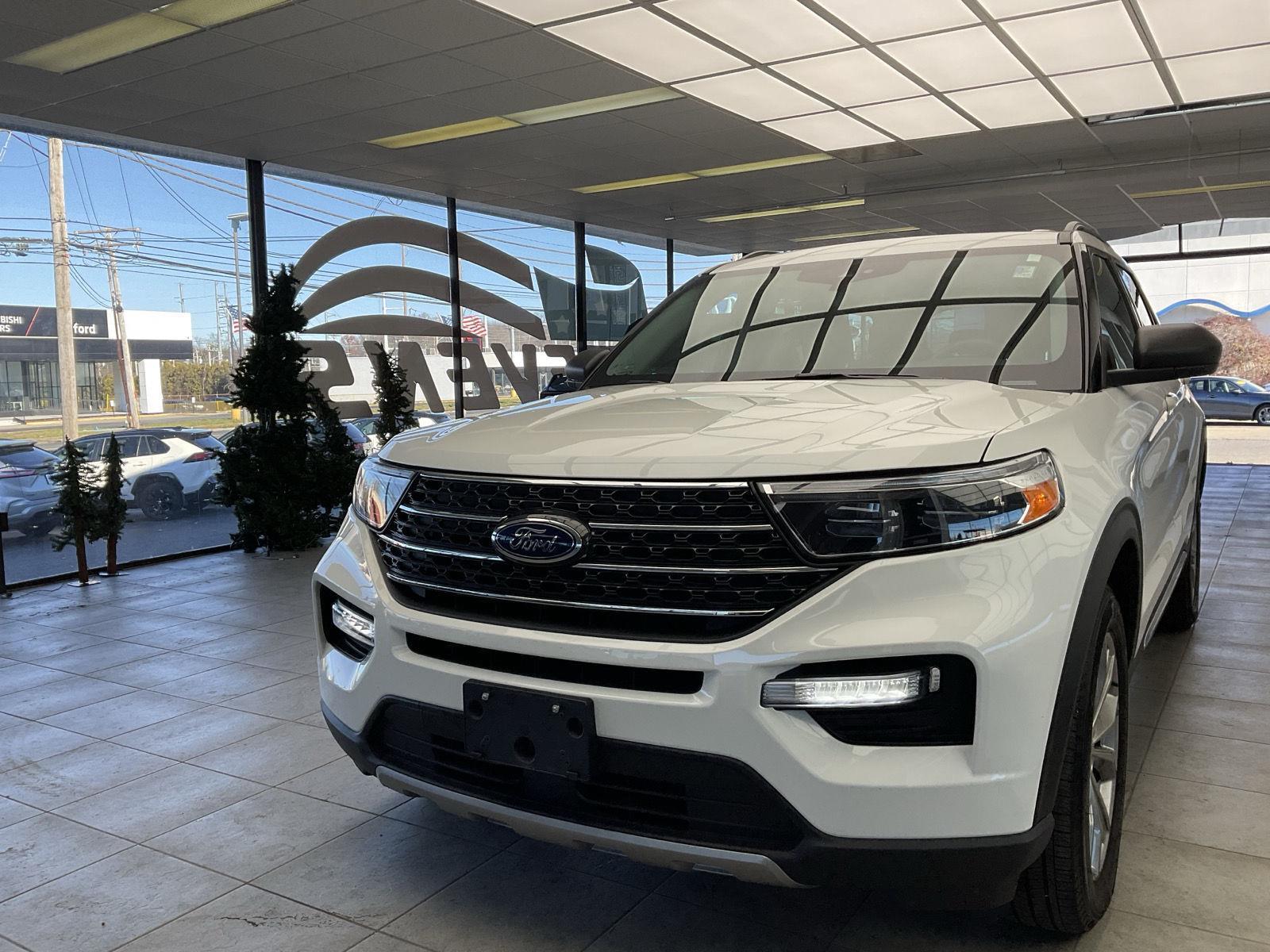 2022 Ford Explorer XLT photo 3