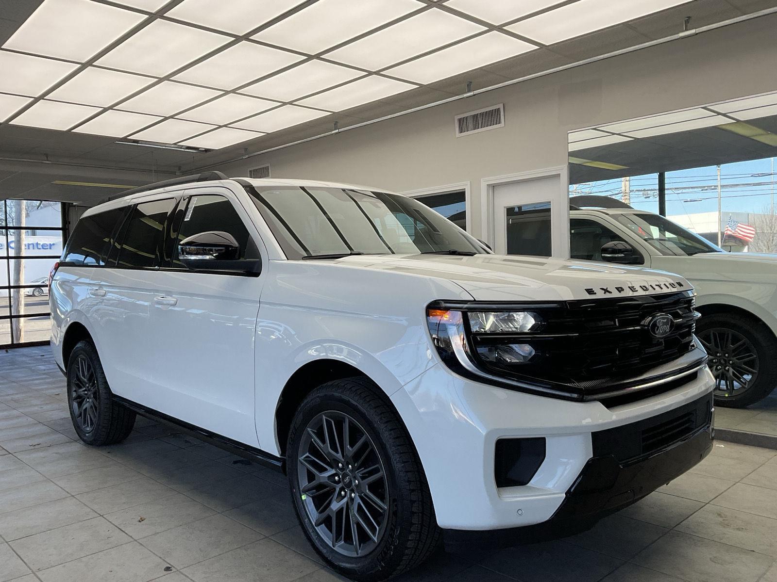 2025 Ford Expedition Platinum's photo