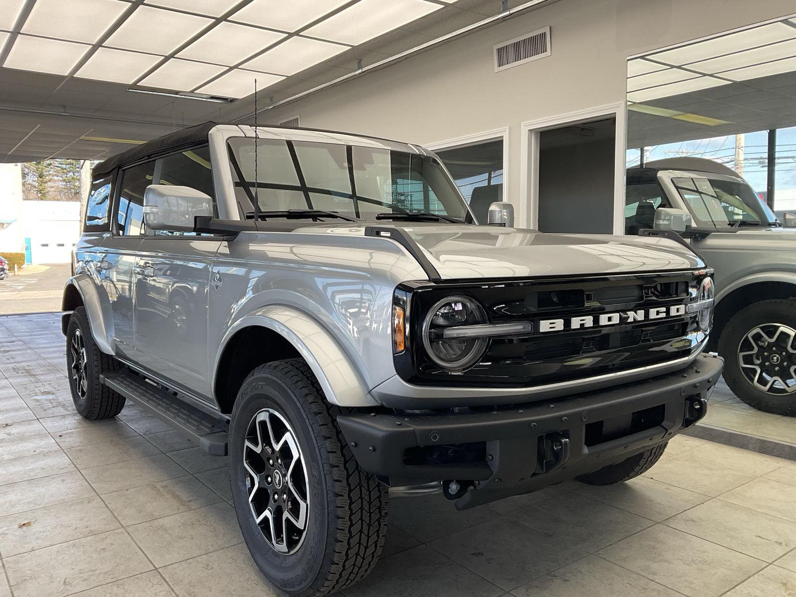 2024 Ford Bronco 4-Door Outer Banks's photo
